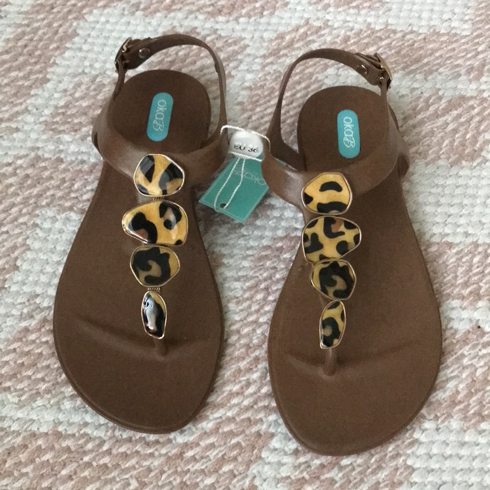 OKA b. t-strap sandal
